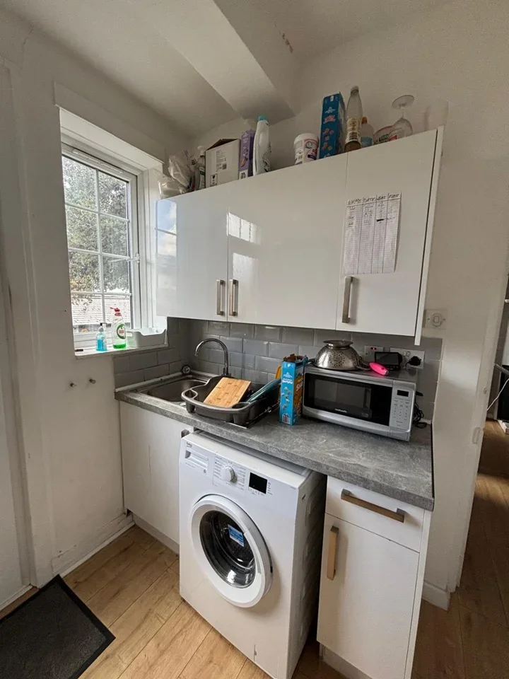 Room Beeches Road in Greater London