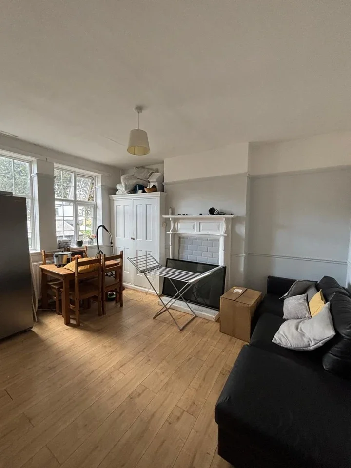 Room Beeches Road in Greater London
