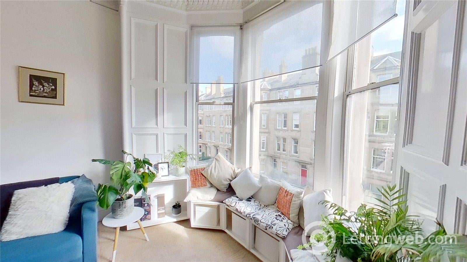 Flat Comely Bank Place in Edinburgh