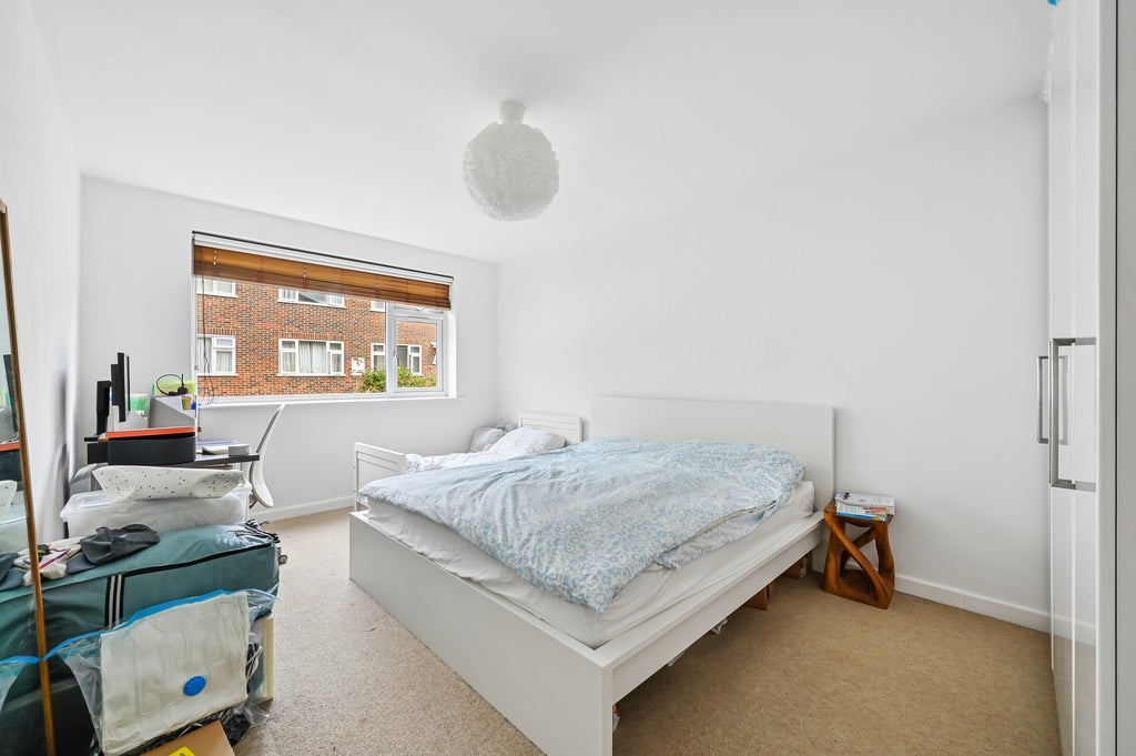 Flat Cambridge Road in Greater London