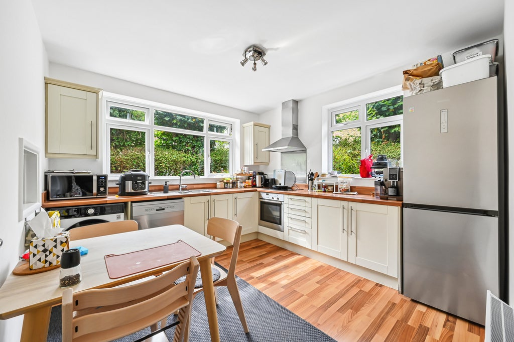 Flat Cambridge Road in Greater London