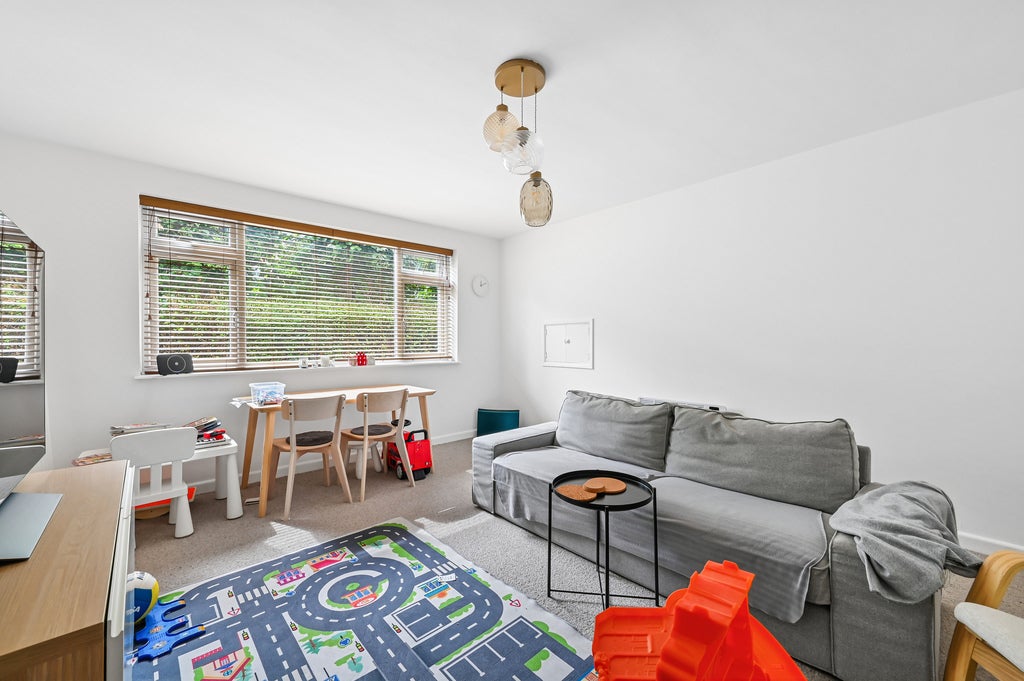 Flat Cambridge Road in Greater London
