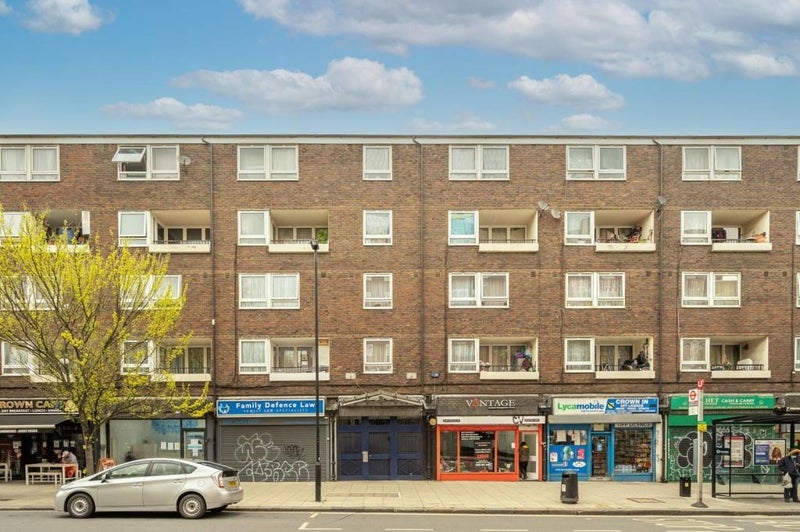 Room Crowndale Road in Greater London