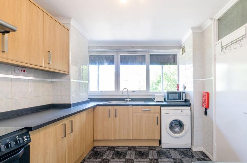 Room Crowndale Road in Greater London