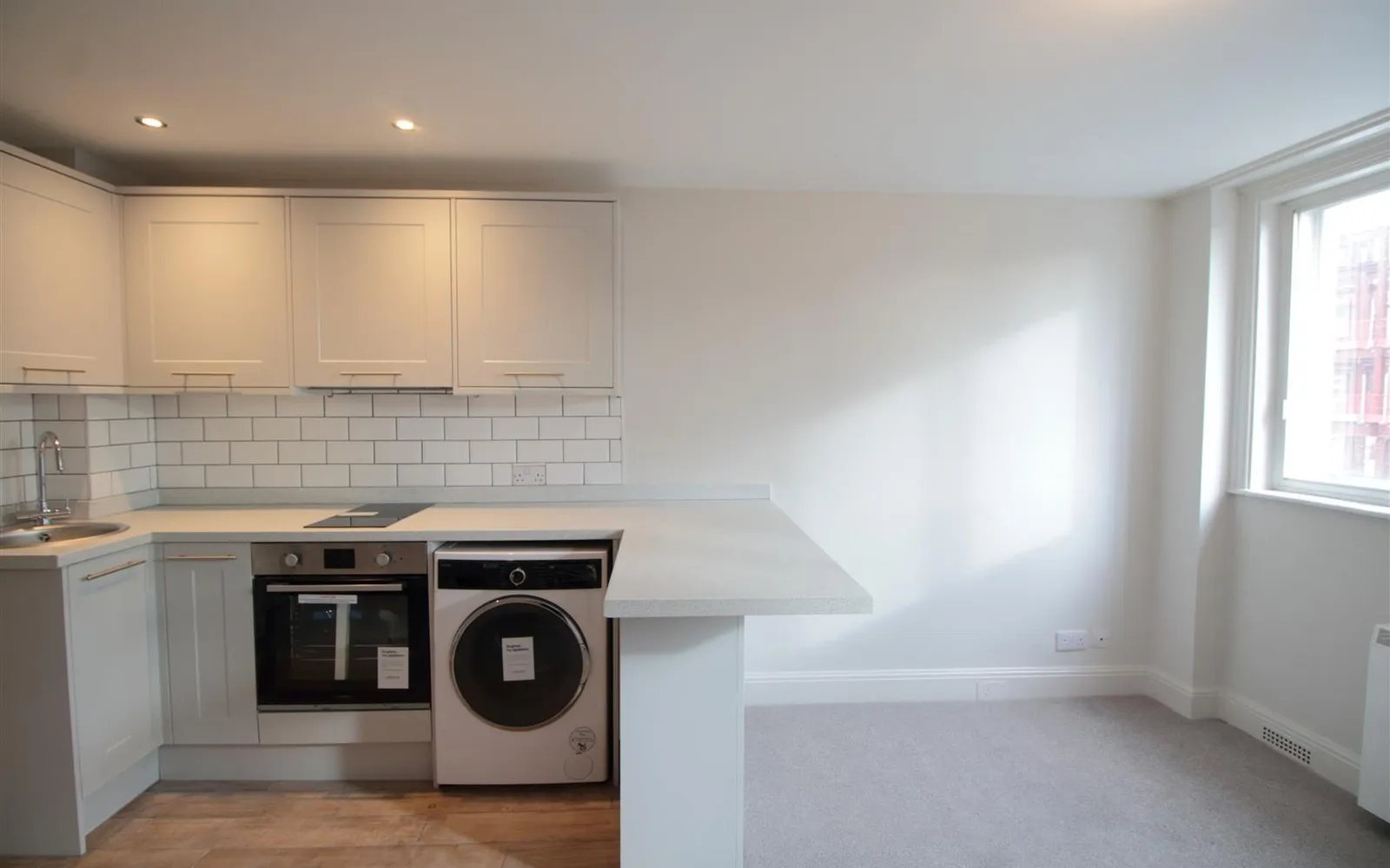 Flat 1st Avenue in Greater London