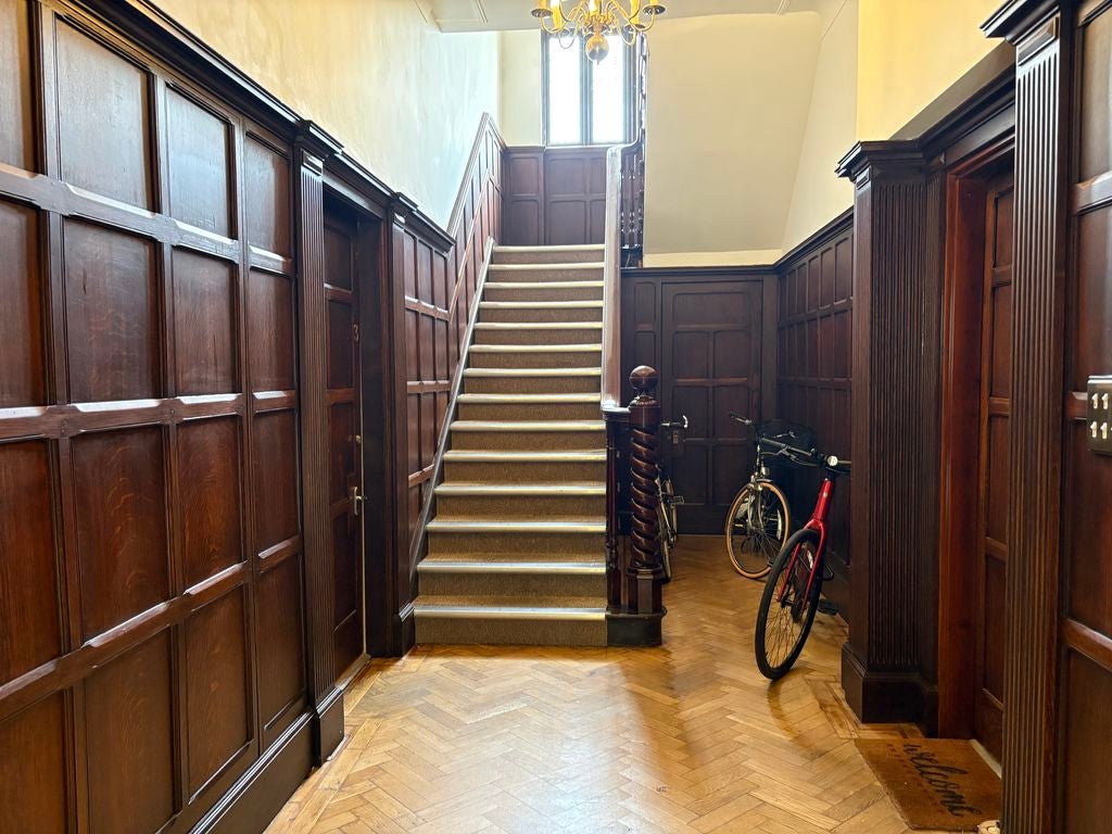 Flat Newton Garth in Leeds