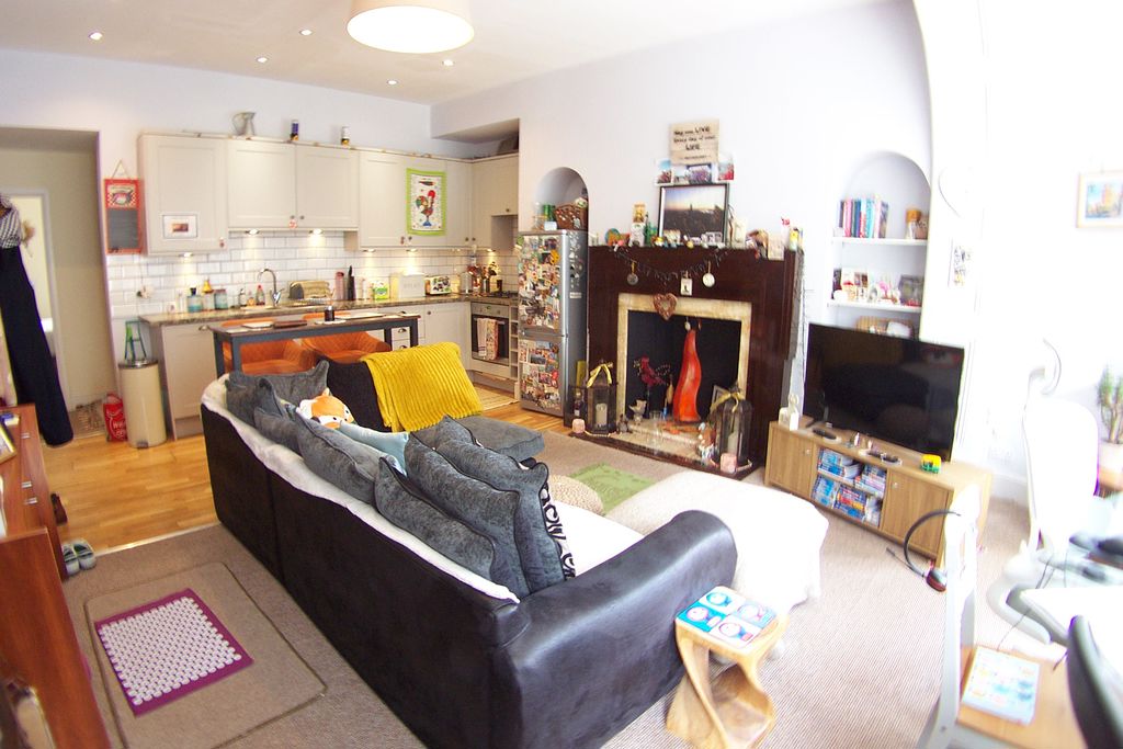 Flat Newton Garth in Leeds