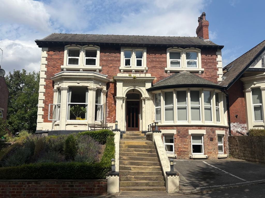 Flat Newton Garth in Leeds