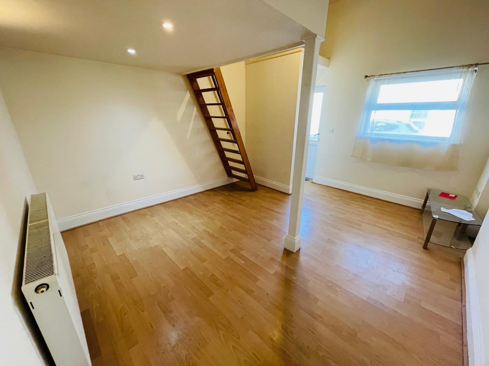 Flat Albion Road in Pembroke Dock