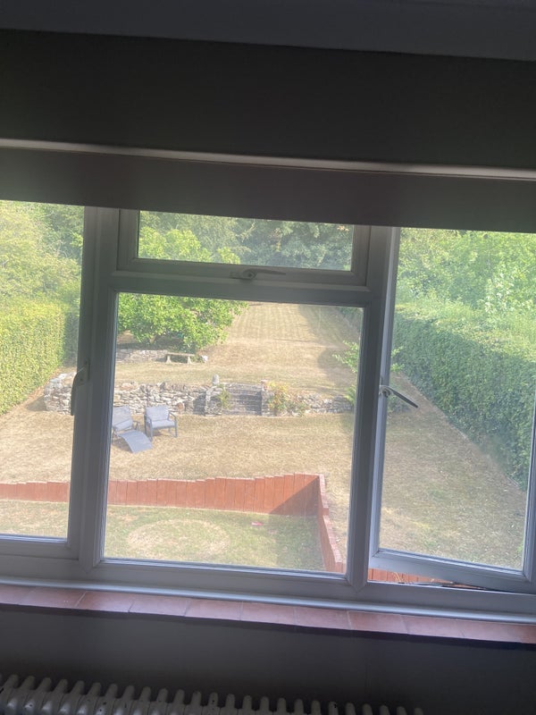 Room Harestone Hill in Caterham Valley