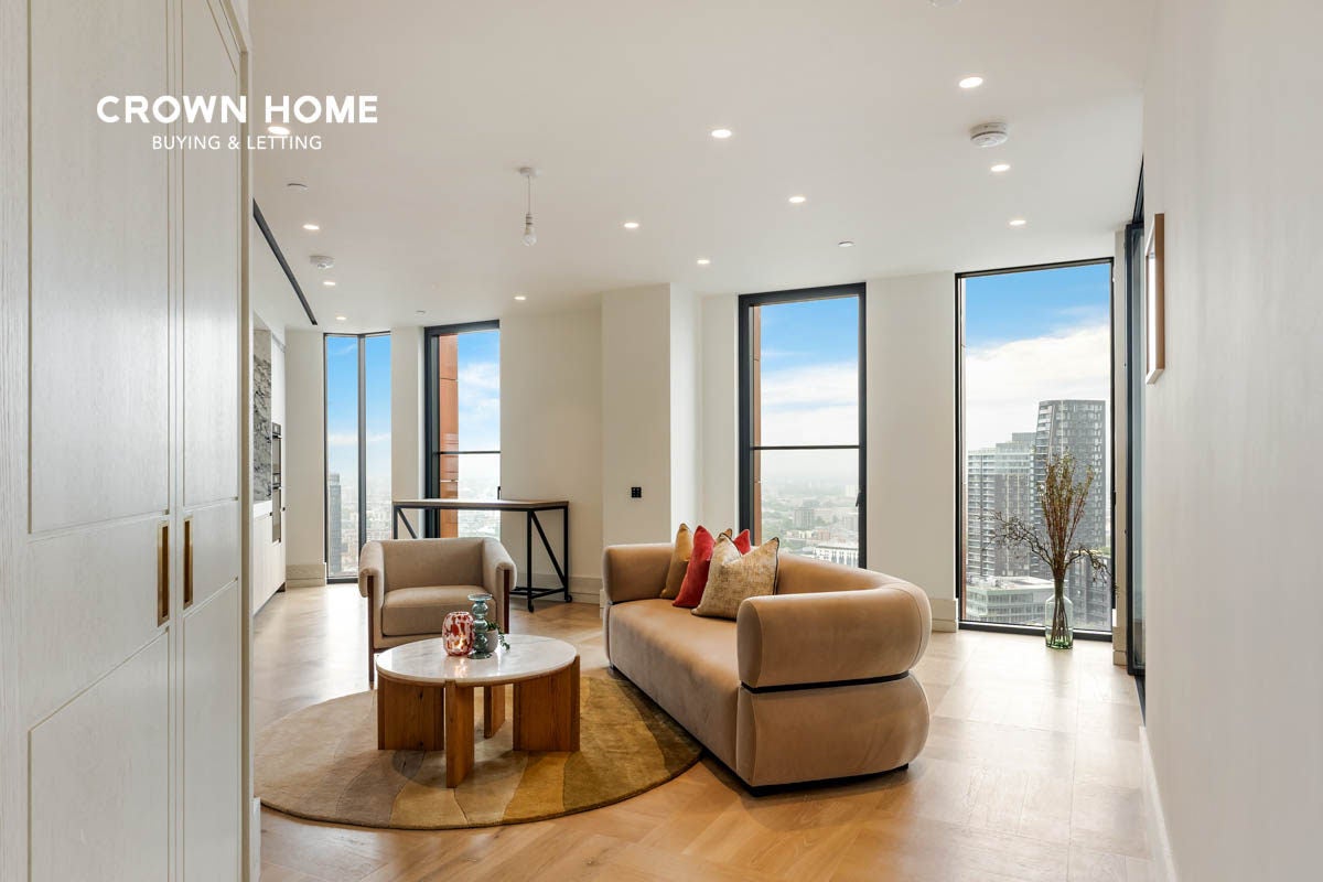 Flat Crown Place in Greater London