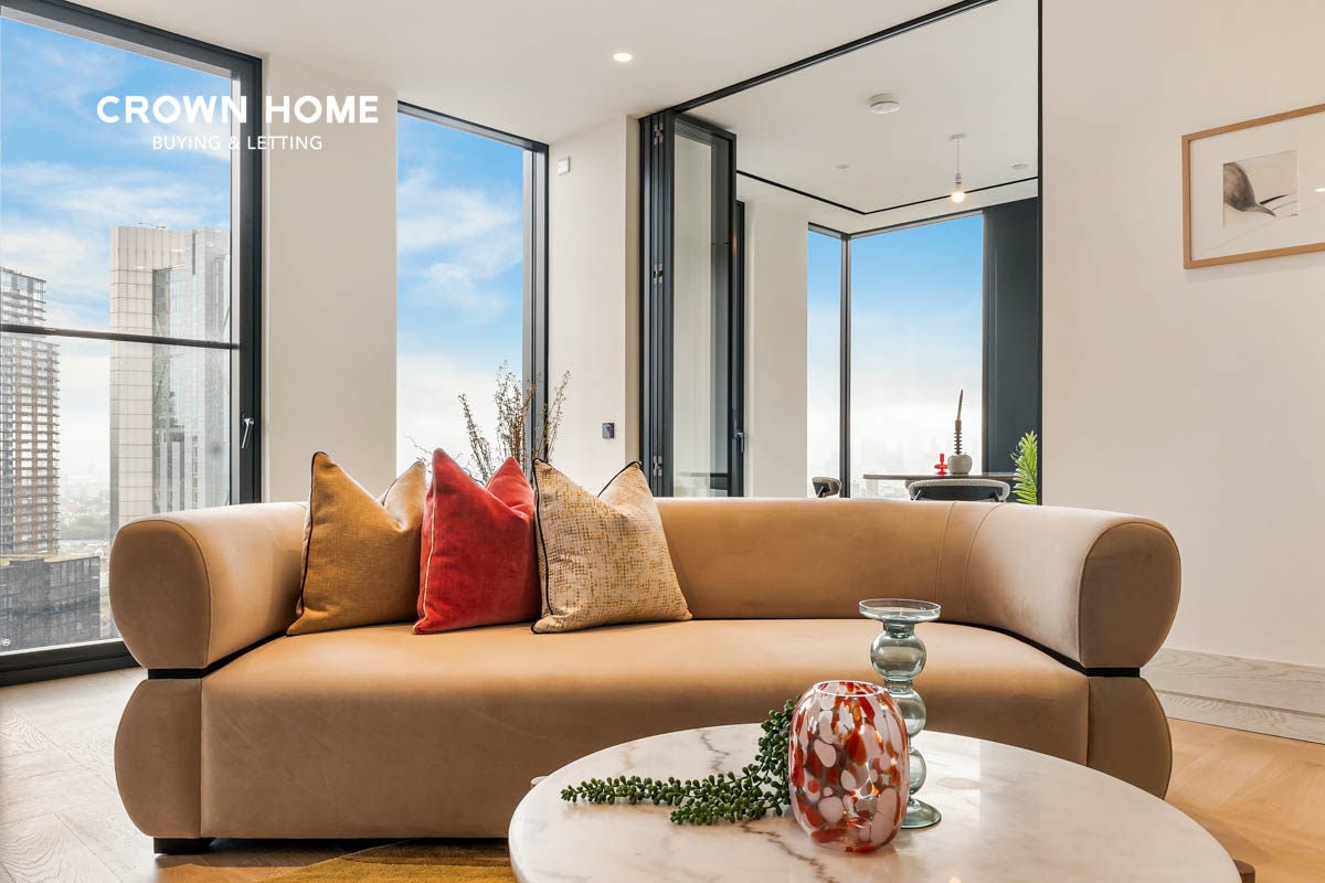 Flat Crown Place in Greater London