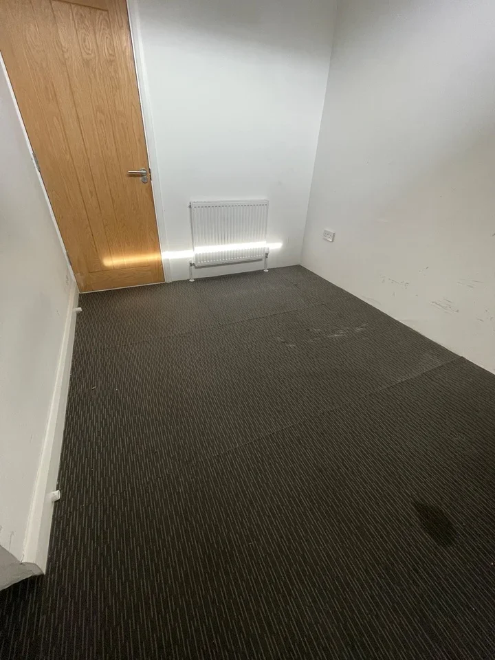 Flat Mayesford Road in Greater London