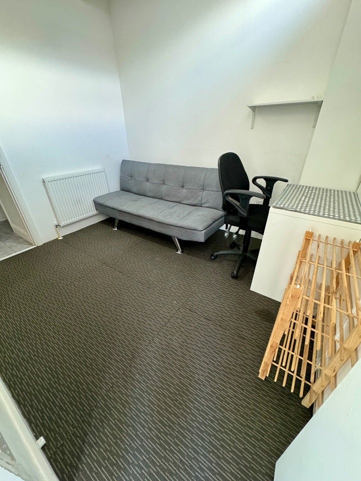 Flat Mayesford Road in Greater London