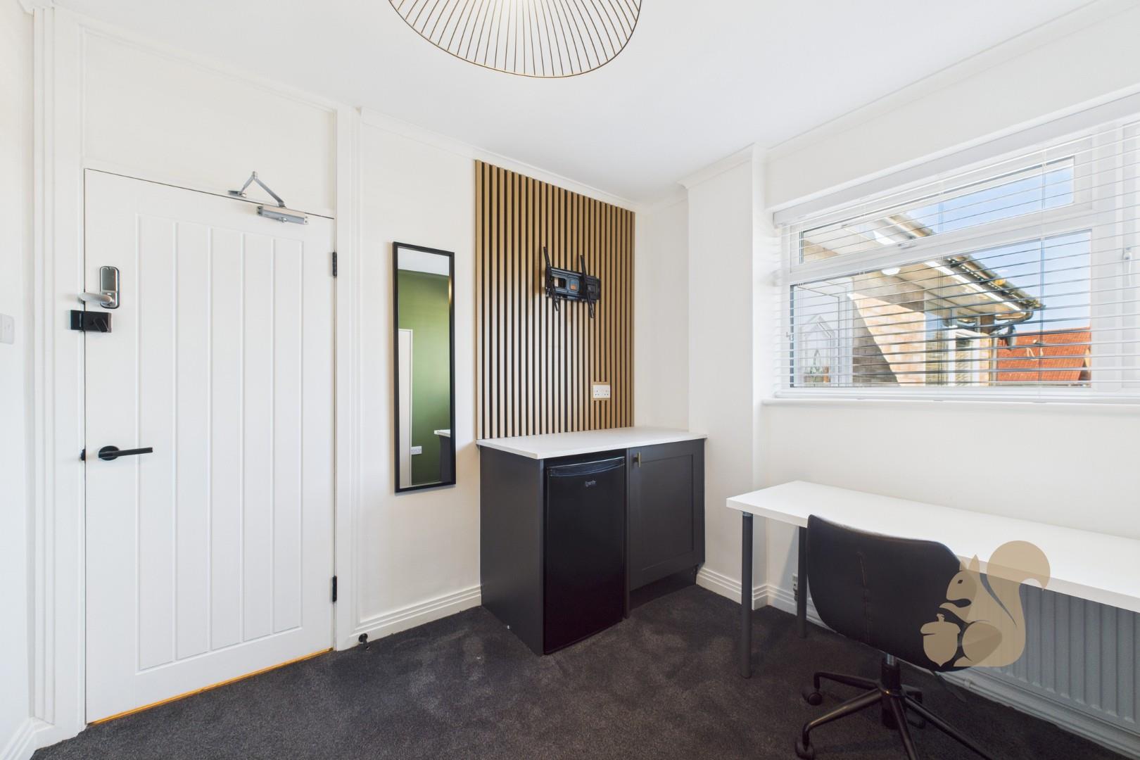 Room Sunrise Avenue in Chelmsford