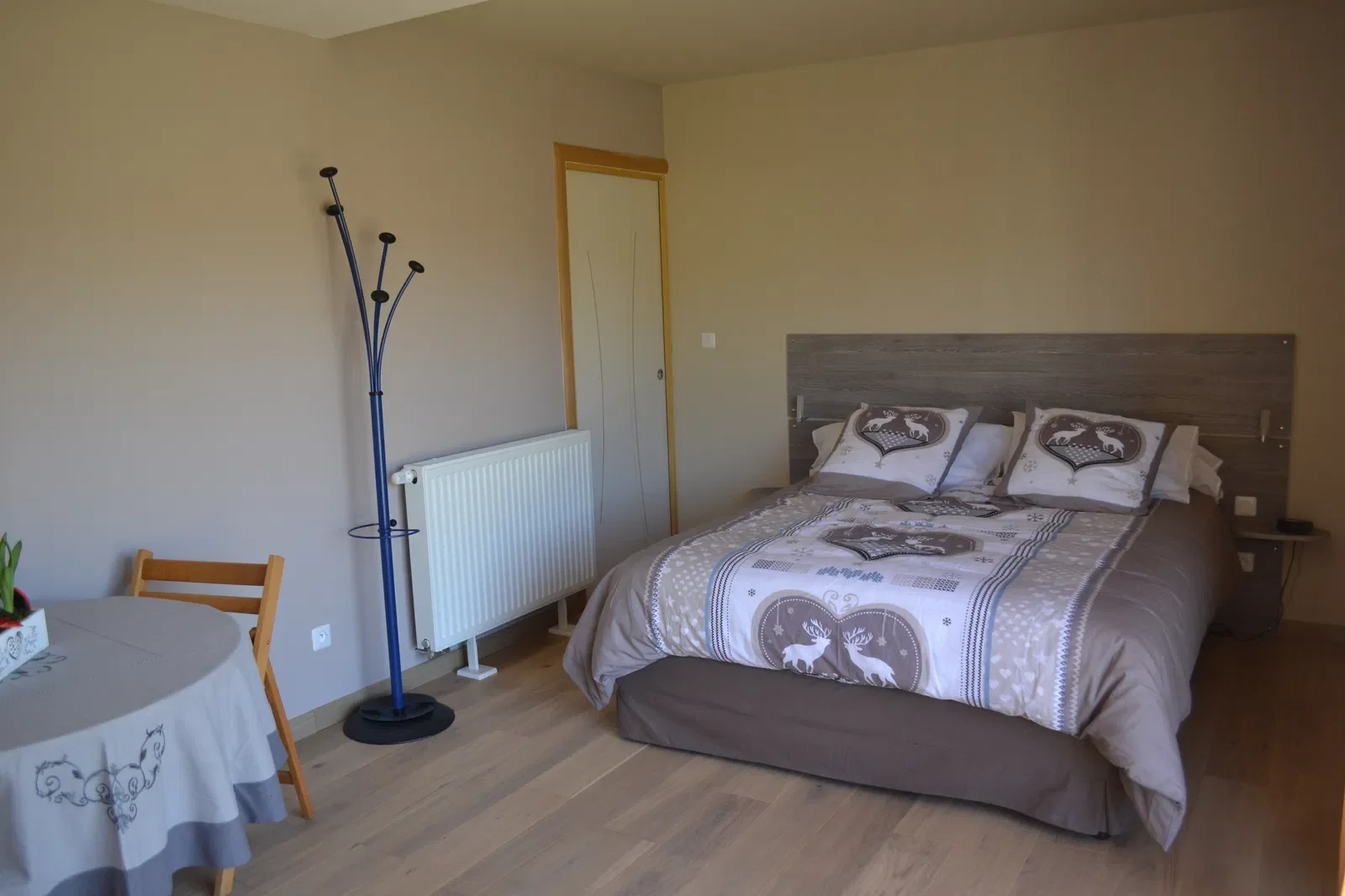 Room Rue Michel Chambrin in Le Bas Cierrey