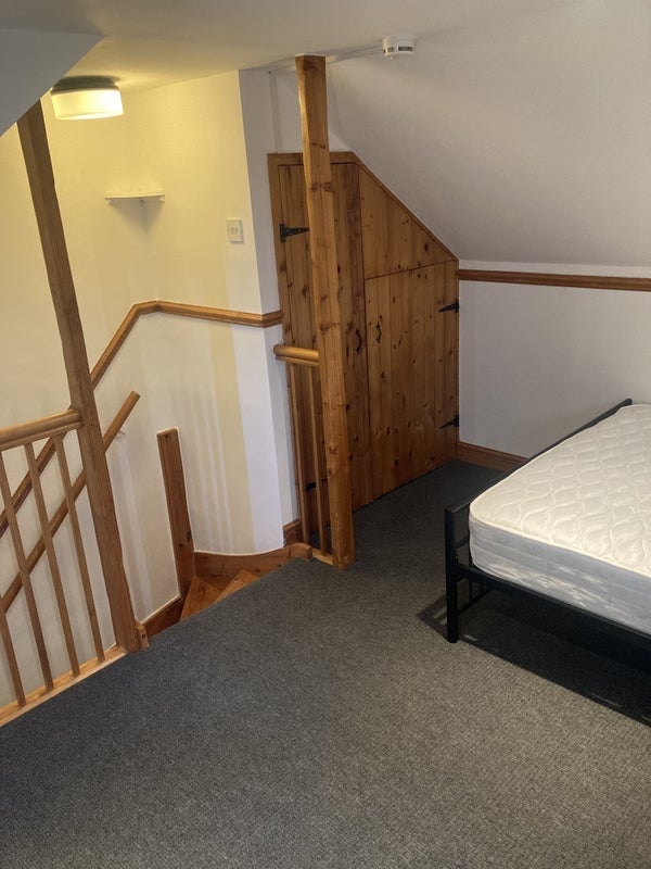 Room Southview Road in Peterborough