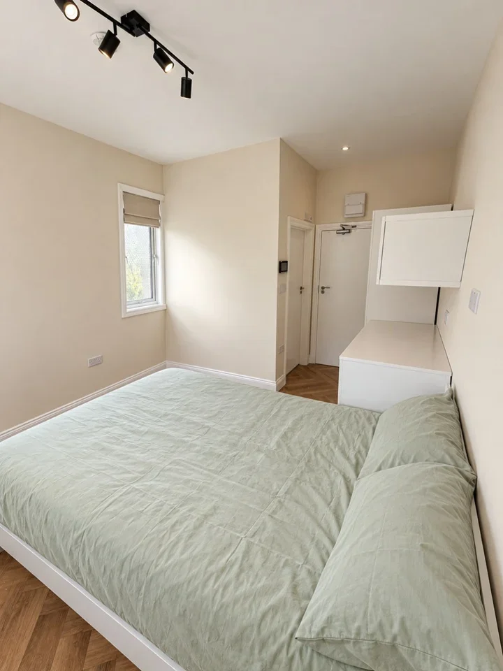 Flat Ramsay Road in Greater London