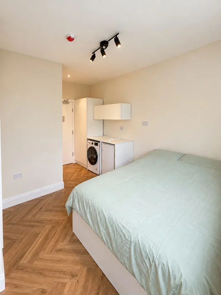 Flat Ramsay Road in Greater London