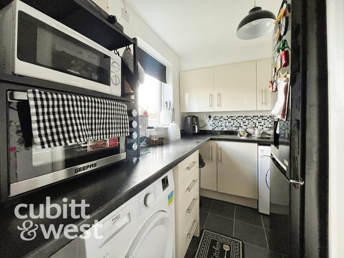 Flat Cross Keys in Crawley