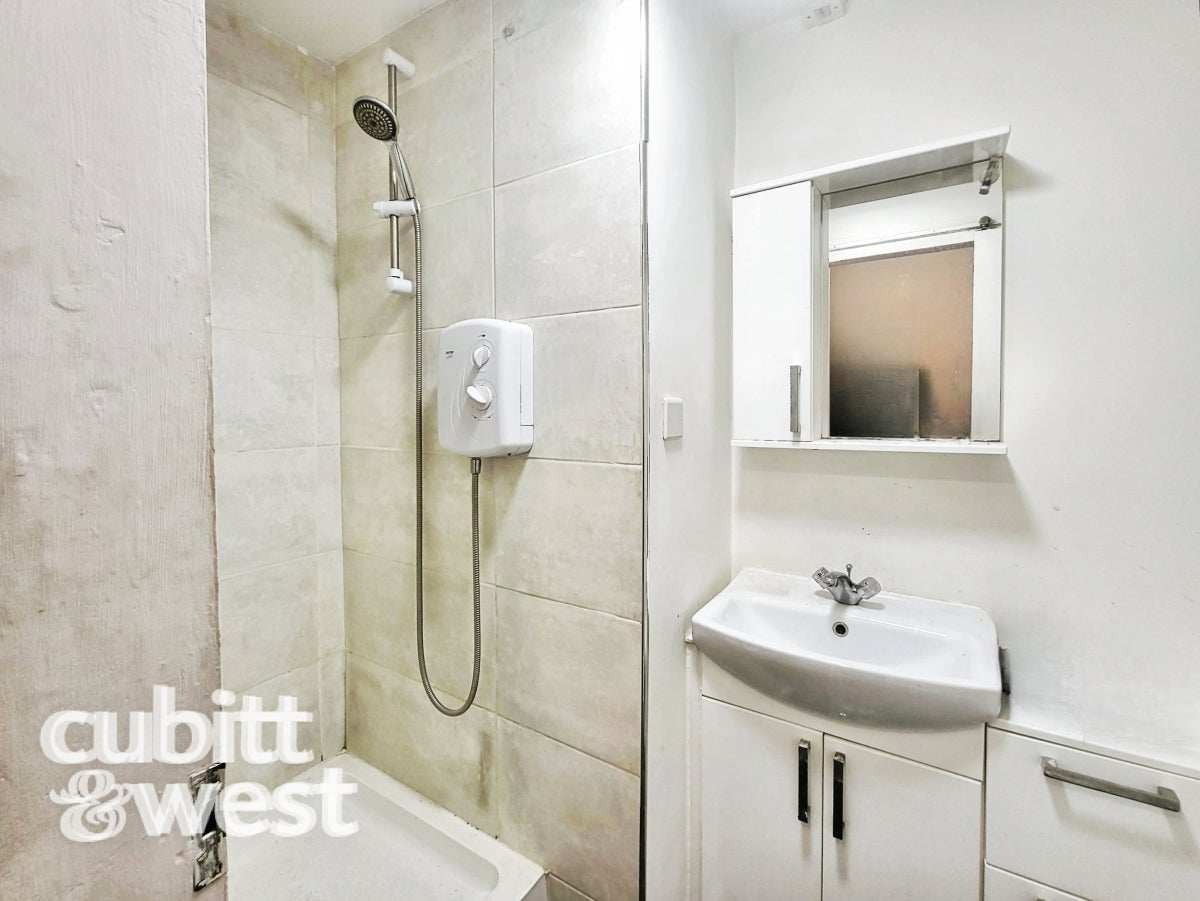 Flat Cross Keys in Crawley