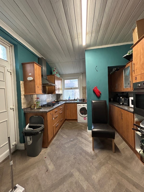 Room Wingrove Road in Newcastle upon Tyne