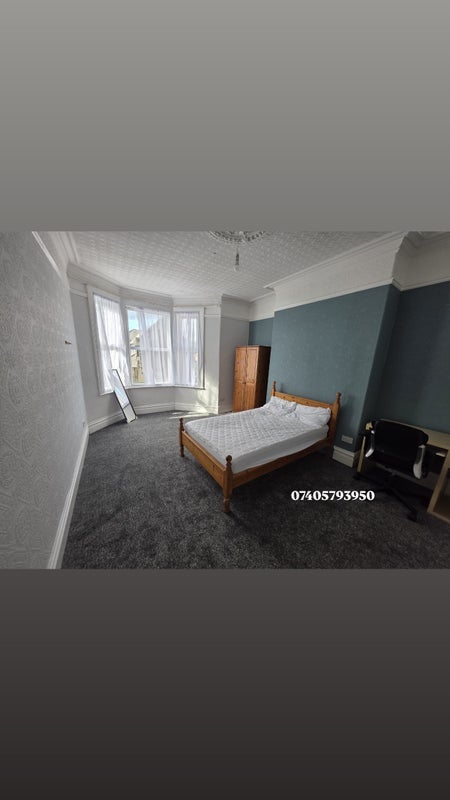Room Wingrove Road in Newcastle upon Tyne
