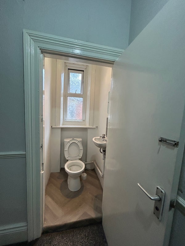 Room Wingrove Road in Newcastle upon Tyne