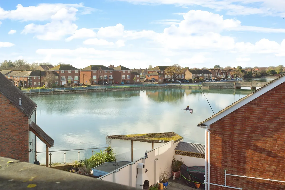 Flat Mayfield Road in Gosport