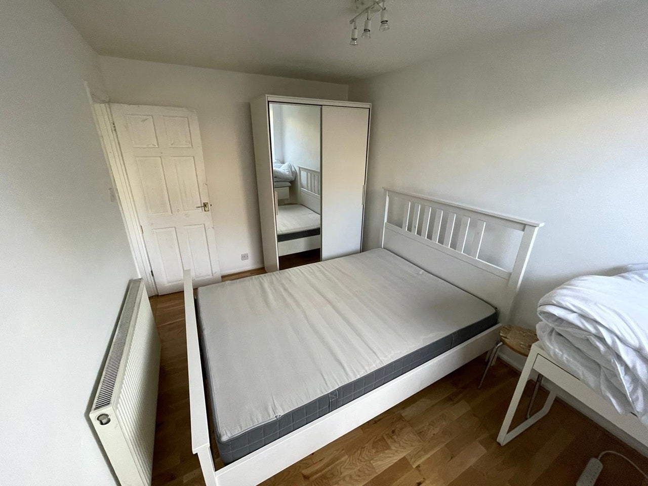 Room Dunston Road in Greater London