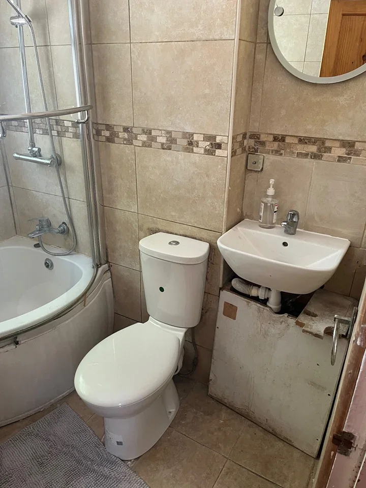 Room Egham Hill in Borough of Runnymede