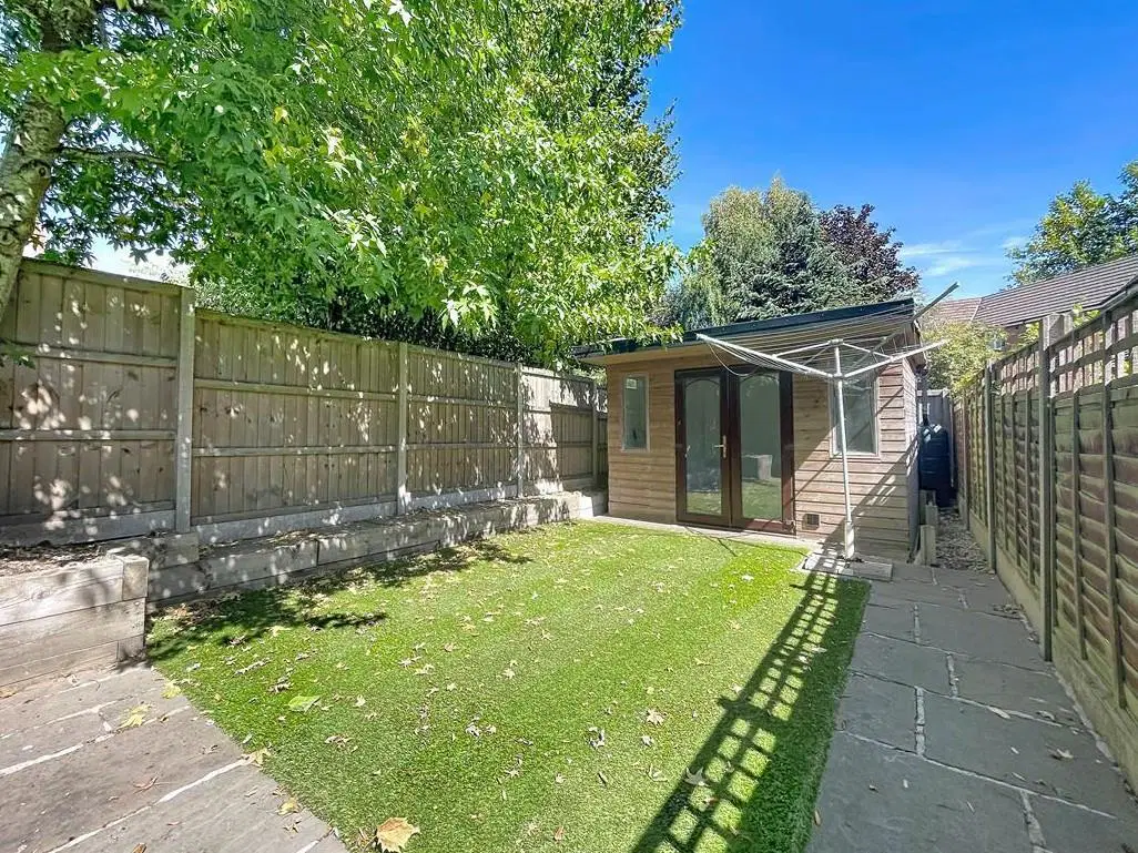 Flat Lowfield Road in Coventry