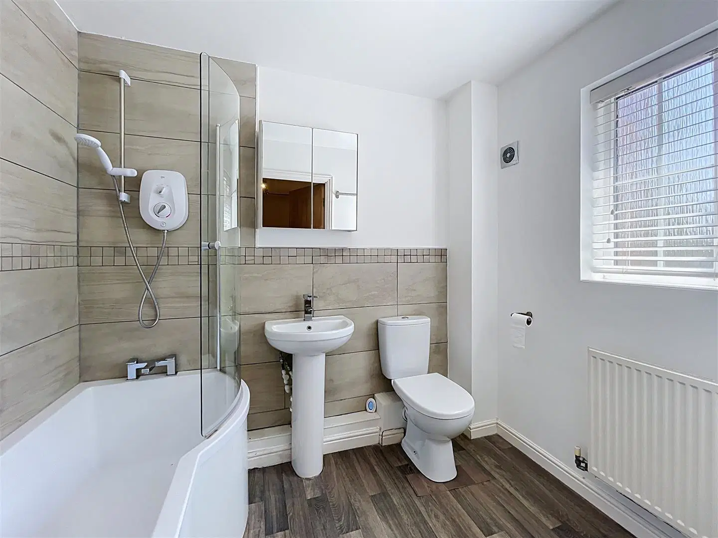 Flat Lowfield Road in Coventry