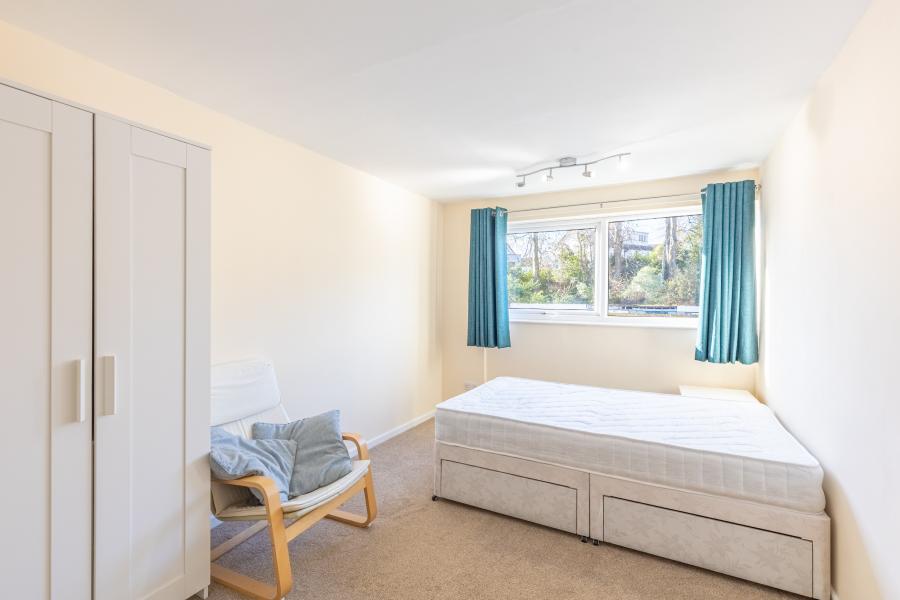 Flat Gledhow Court in Leeds