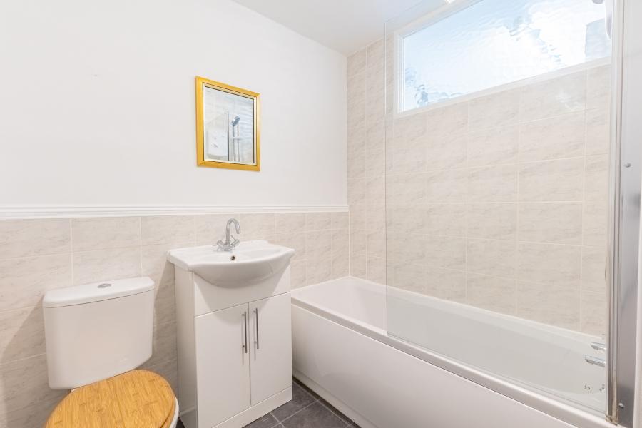 Flat Gledhow Court in Leeds