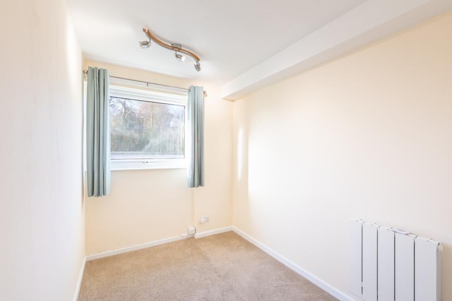 Flat Gledhow Court in Leeds