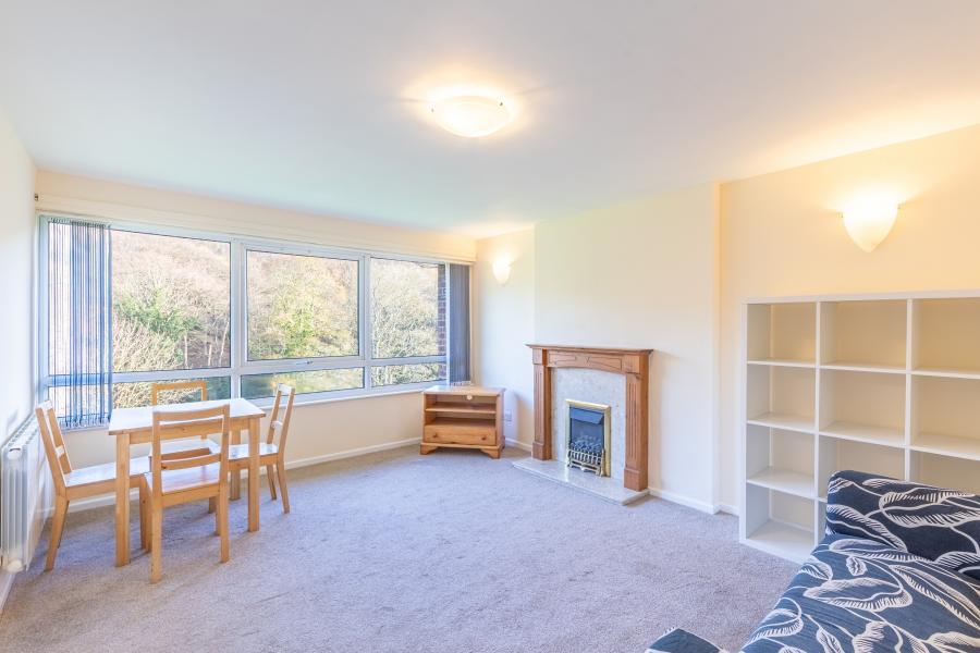 Flat Gledhow Court in Leeds