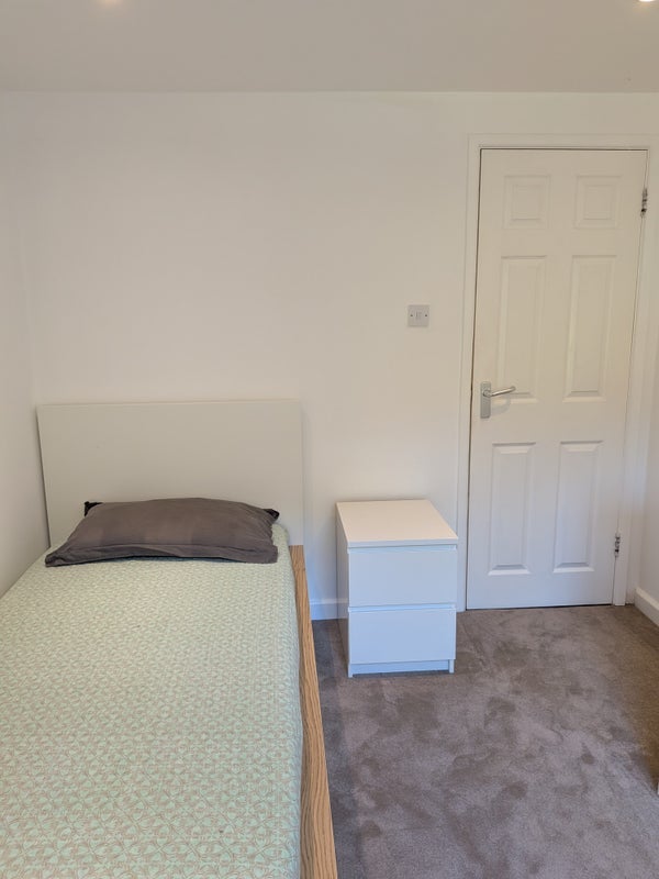 Room Cambridge Grove in Greater London