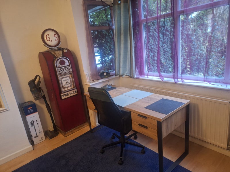 Room Phipps Bridge Road in Greater London
