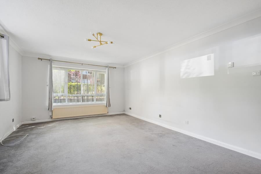 Flat Cherry Croft Gardens in Greater London