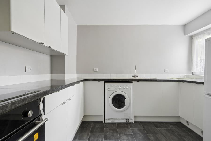 Flat Cherry Croft Gardens in Greater London