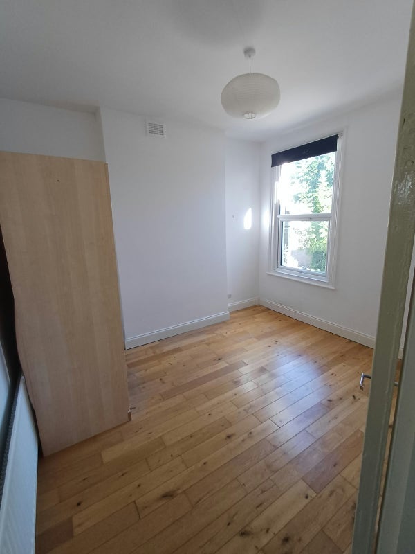 Room Helix Road in Greater London