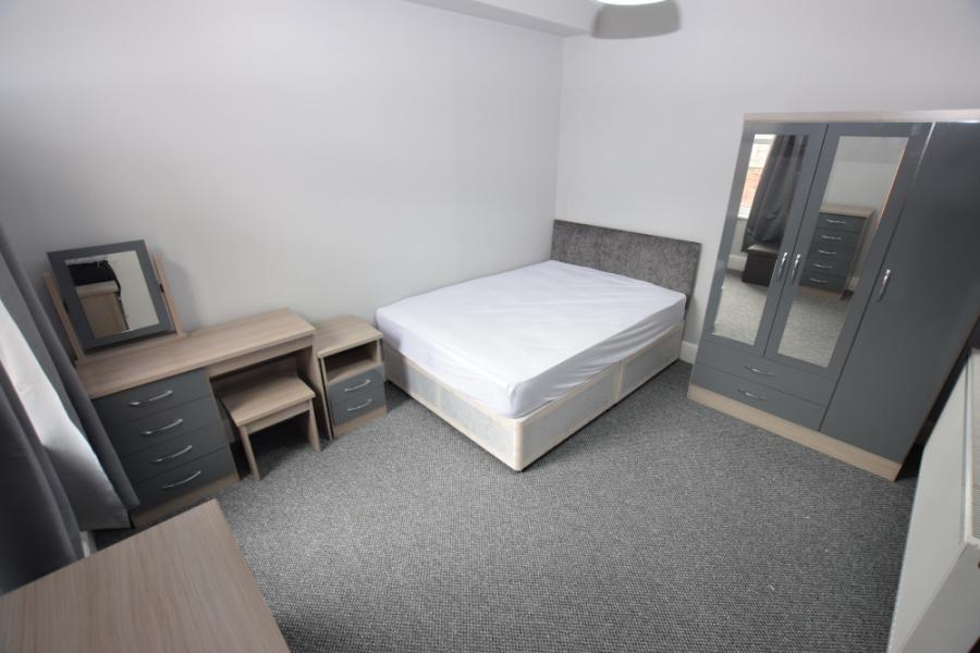 Room Adams Avenue in Northampton