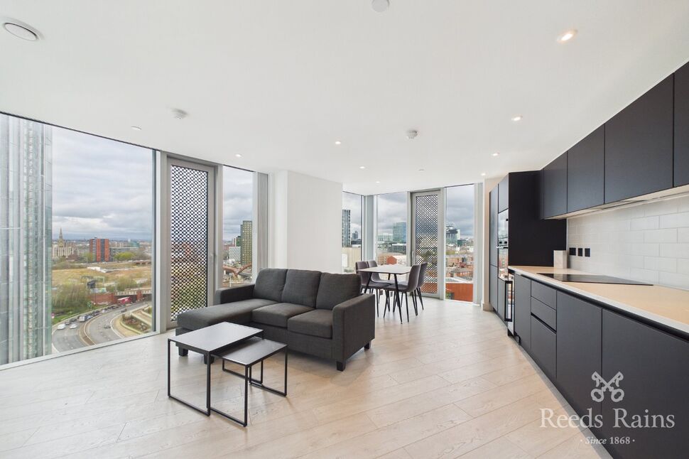 Flat Trinity Way in Manchester