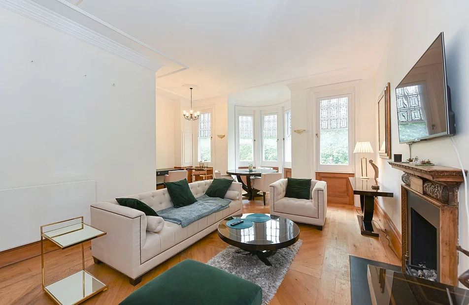 Flat Lower Sloane Street in Greater London