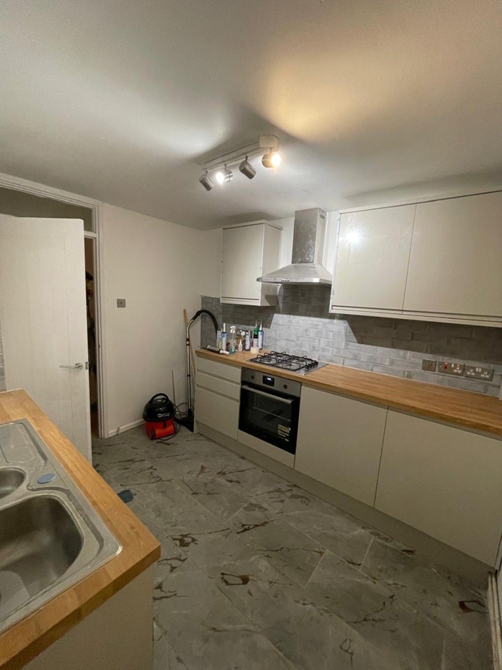 Flat Percy Gardens in Greater London