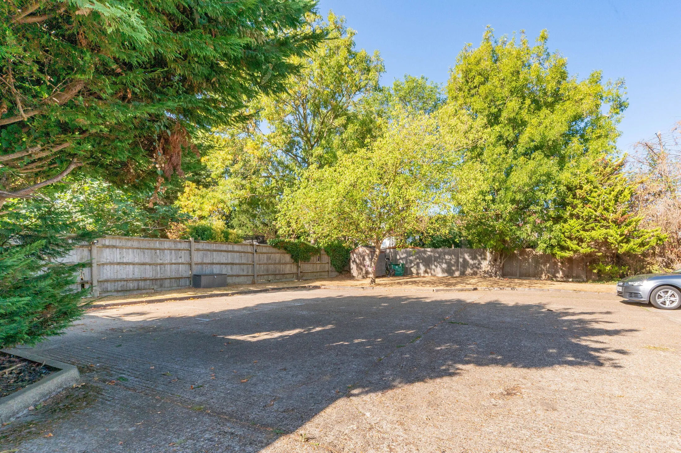 Flat Penrith Road in Greater London