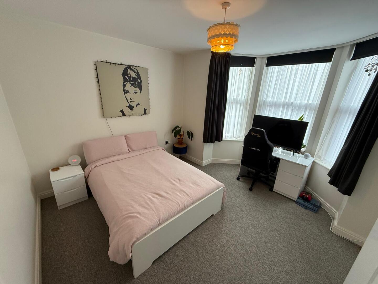 Room Radcliffe Road in Nottingham