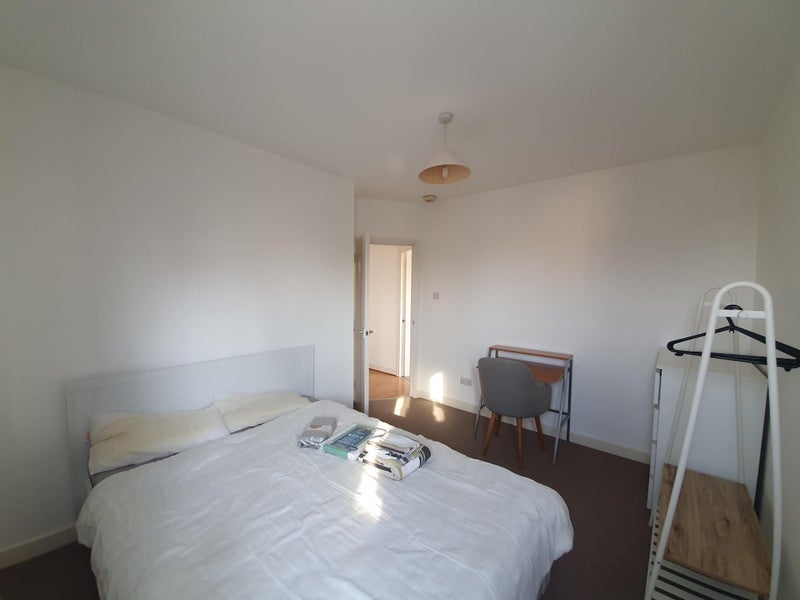 Room Rich Street in Greater London