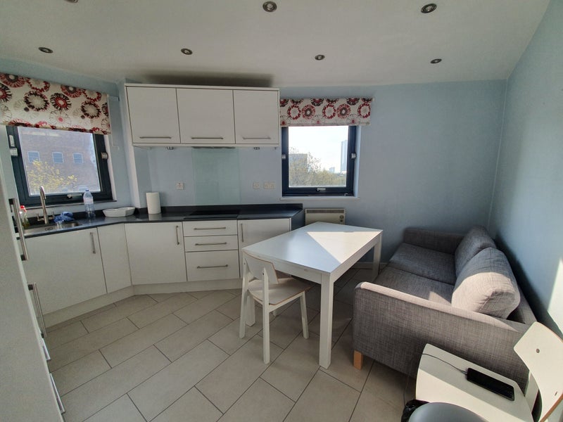 Room Rich Street in Greater London